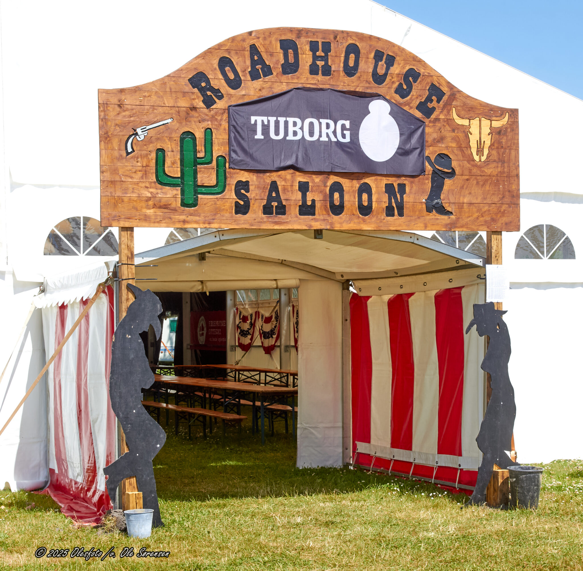 Indgang til Festteltet