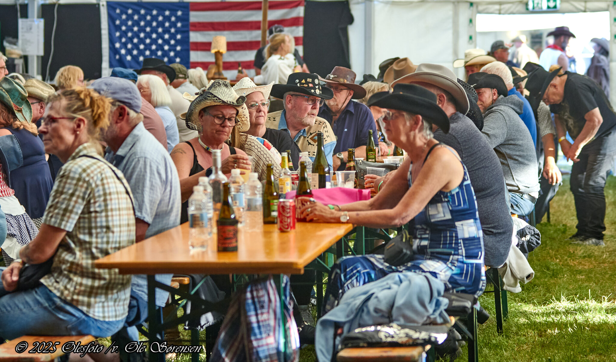 Musikken spiller og publikum hygger.